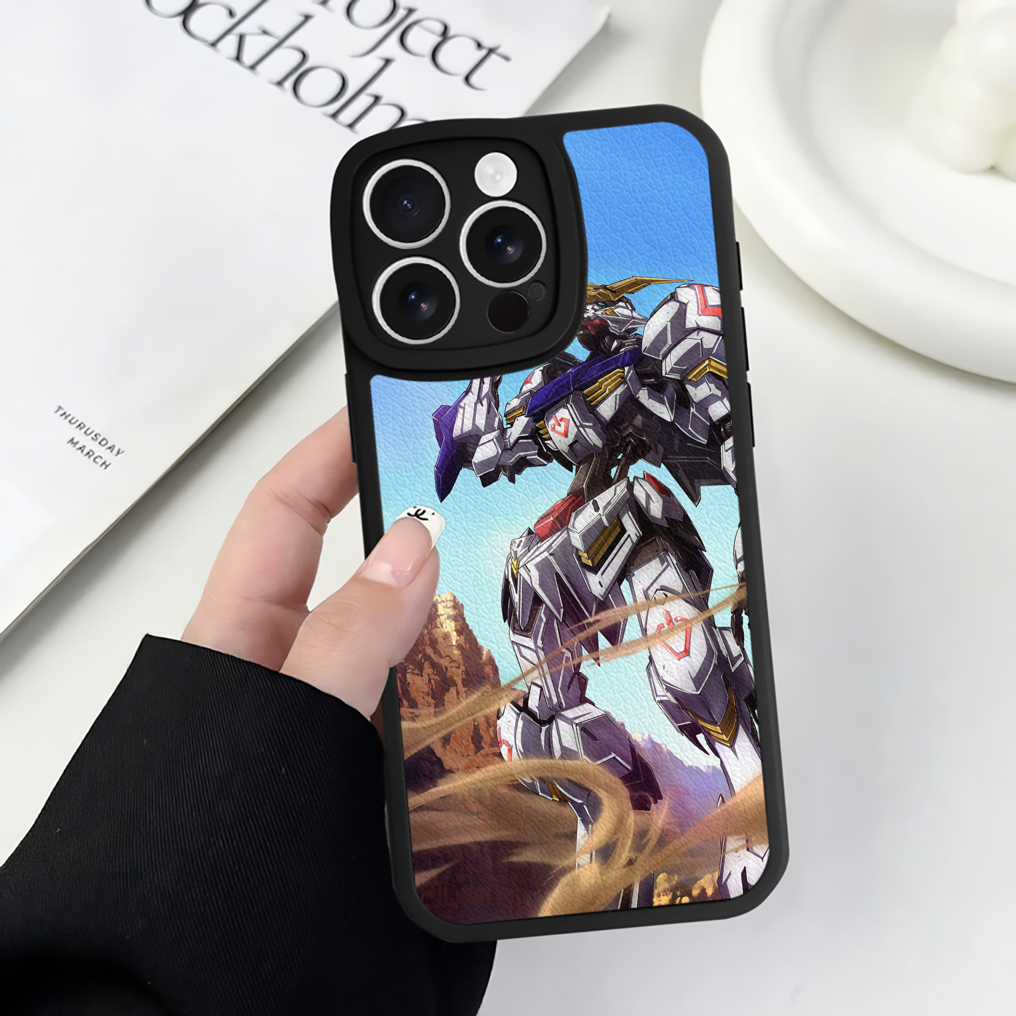 （画像用） 機動戦士ガンダム Mobile Suit Gundam 【iPhone 16シリーズ対応】シリコンスマホケース（レザー調） 材質：シリコン